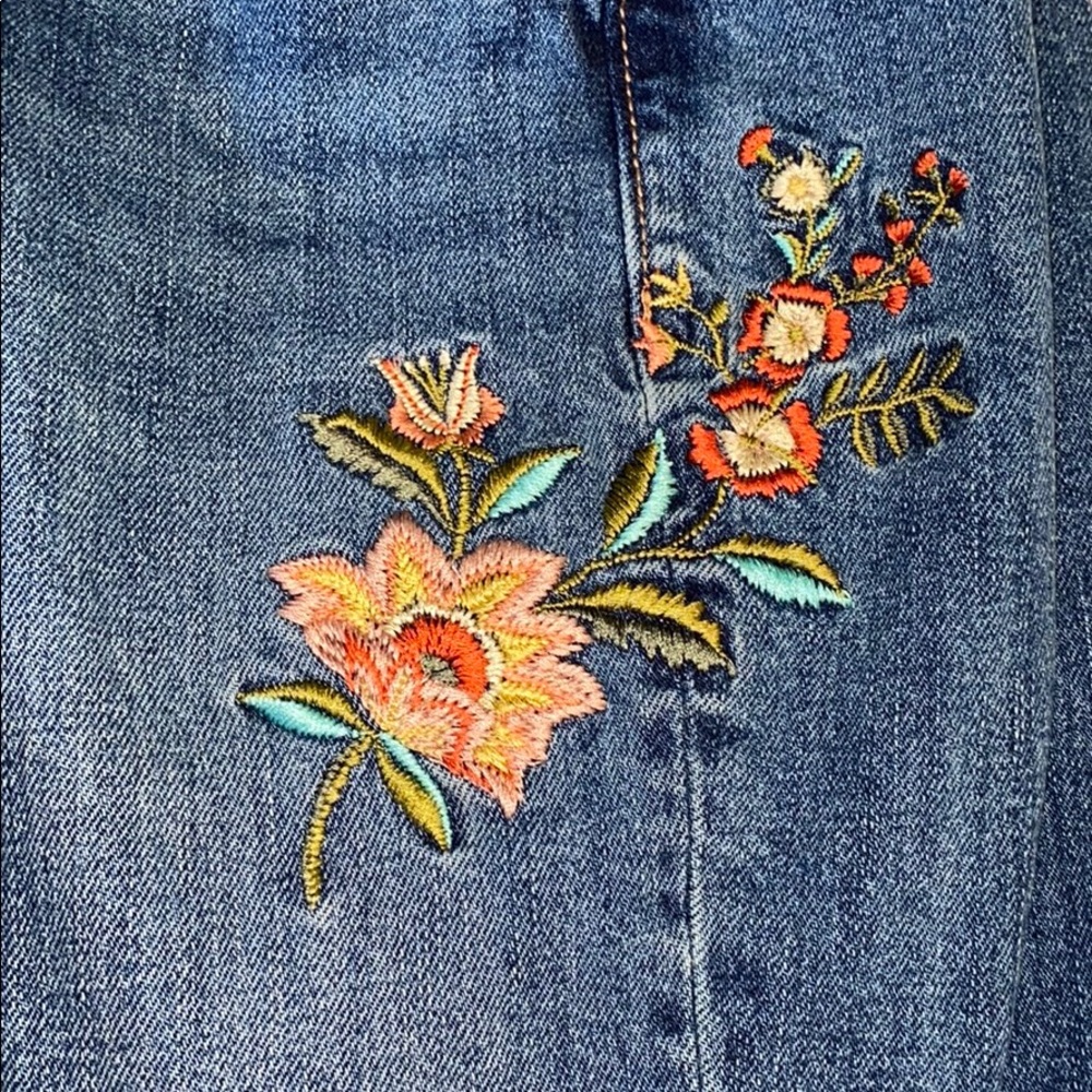 Old Navy embroidered jeans boyfriend strait 2 reg - Picture 5 of 8